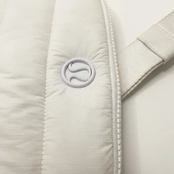 Lululemon White Quilted Crossbody Belt Bag Adjustable Strap - Picture 8 of 9